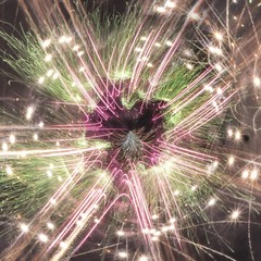 カラフルで抽象的な花火