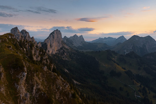 Mountain and sunset to the Gastlosen (Switzerland) © baptistethurler