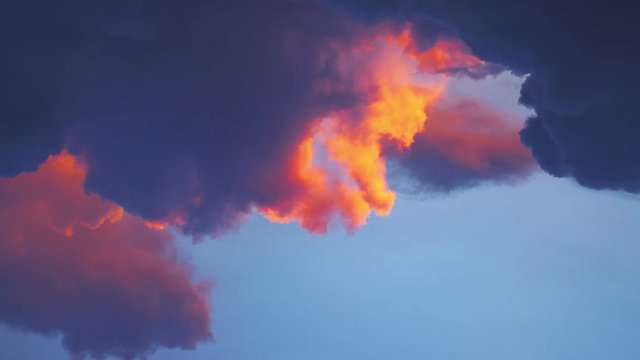 Time lapse video of awesome changing cloudscape at sunset in 4K