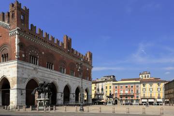Fototapeta na wymiar piacenza city with cavalli square in italy 