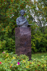 Fototapeta premium Monument to Russian artist Isaac Levitan in Plyos, Russia.