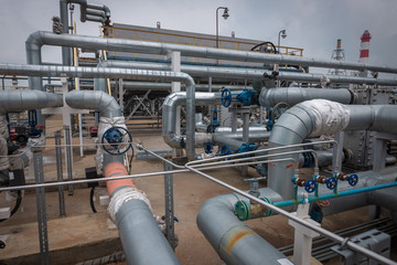 type of oil refinery in the open air