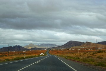 Naklejka premium Straße im Inland | Wüste | Fuerteventura 