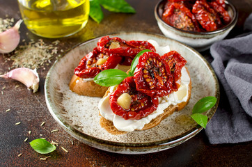 Bruschetta with olive oil, sundried tomatoes, cottage cheese and fresh basil
