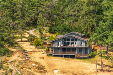 Fototapeta premium Houses in suburb at Summer in the north America. Luxury houses with nice landscape.