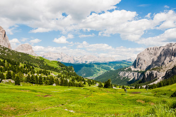 Grödner Joch, Dolomiten, Grosse Cirspitze, Kleine Cirspitze, Berge, Bergbahn, Passstrasse, Südtirol, Sommer, Italien