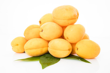 Fototapeta na wymiar fresh apricot isolated on white background
