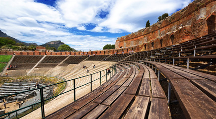 Tribüne im alten griechischen Theater in Taormina