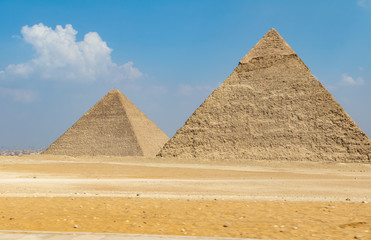 Fototapeta na wymiar pyramids of giza in egypt