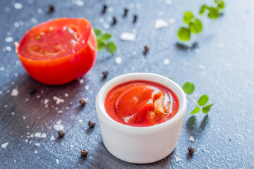 sugar-free ketchup in white bowl
