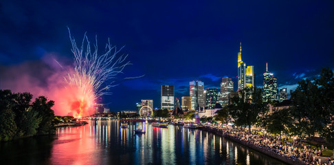 Mainfest mit Feuerwerk in Frankfurt