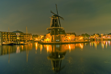 Fototapeta na wymiar Windmühle in Haarlem, Holland