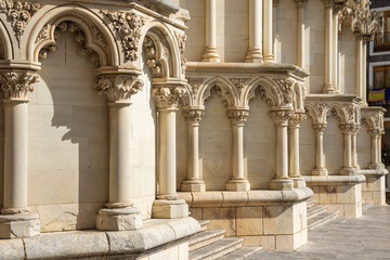 Obraz premium Detail of the entrance with medieval arches to the Cathedral of Cuenca, Spain, Europe
