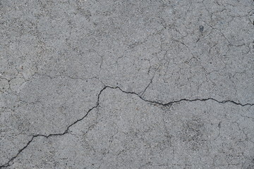 Obraz premium Cracks on the concrete surface of a house in Los Angeles
