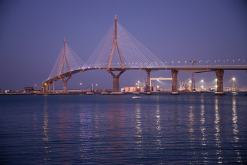 Obraz premium Sunset view of the 1812 Constitution Bridge, Cádiz, Spain