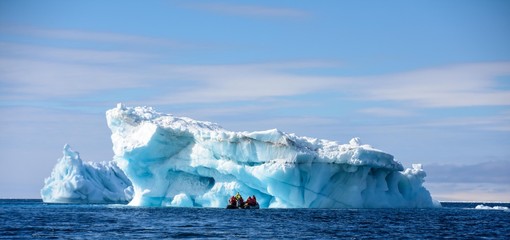 iceberg en péninsule antarctique  - obrazy, fototapety, plakaty