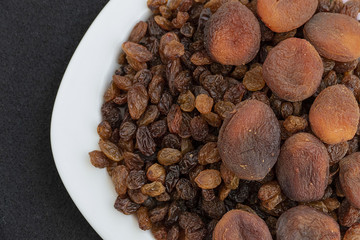 apricots and raisins close-up, on a plate
