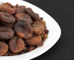apricots and raisins close-up, on a plate