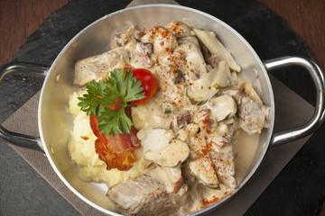 Fototapeta na wymiar mashed potatoes with cooked pork and side dish