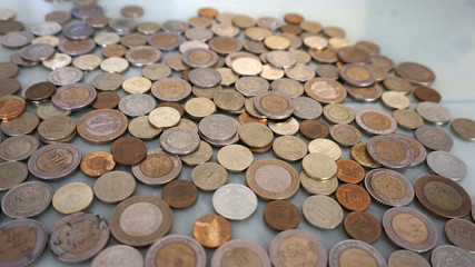 coin counting, counting the metal Turkish lira