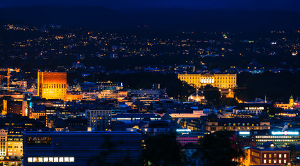Nocny widok na Oslo stolicę Norwegii