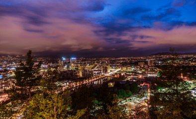 Fototapeta na wymiar Nocny widok na Oslo stolicę Norwegii