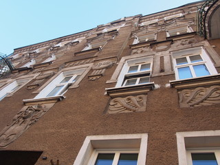 Obraz premium old European apartment building with sculptures and white window frames (Szczecin Poland) 