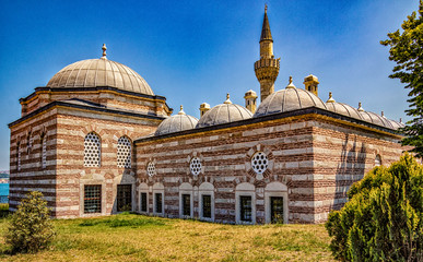 Fototapeta na wymiar One of the 2990 active mosques in Instanbul, Turkey