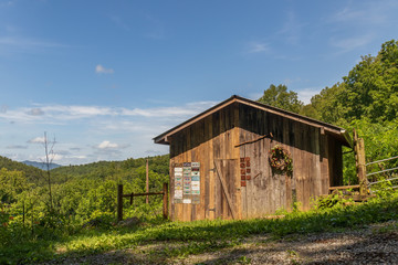 Fototapeta na wymiar Old barn in the Great Smoky Mountains