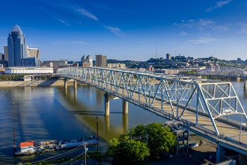 Fototapeta na wymiar Aerial view of the Taylor Southgate bridge between Newport Kentucky and Cincinnati over the Ohio river