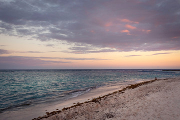 Atardecer en una playa mexicana