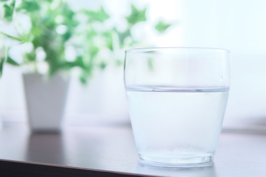 コップの水 の画像 538 397 件の Stock 写真 ベクターおよびビデオ Adobe Stock