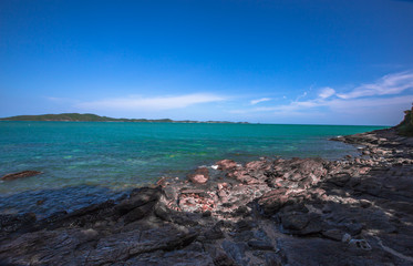 The natural background of the wooden bridge admiring the seaside scenery, facilitating walking, blurred breezes, natural beauty
