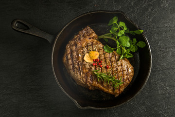 高級グリルステーキ Thick cut luxury fresh beef steak