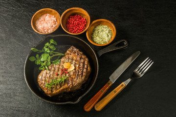 高級グリルステーキ Thick cut luxury fresh beef steak