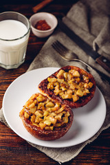 French toasts with caramelized apple