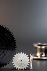 病院組織の歯車になるか自分の夢を追うか