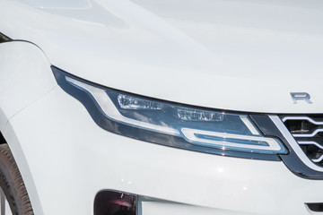 自動車のヘッドライト　Headlight of the car © norikko