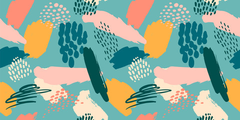 Abstraktes künstlerisches nahtloses Muster mit trendigen handgezeichneten Texturen, Flecken, Pinselstrichen. © Nadezda Grapes