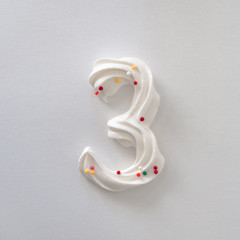 White edible figure 