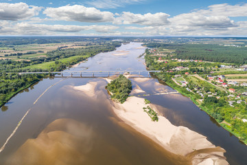 Annopol - most przez rzekę Wisłę. Krajobraz z lotu ptaka.