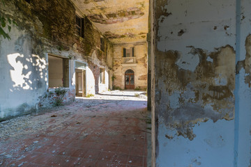 Urban exploration in an abandoned villa