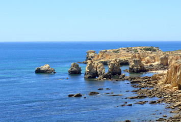 Fototapeta na wymiar Jagged rocks at Praia De Arrifes