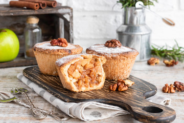 Traditional smerican shortbread apple mini-pie