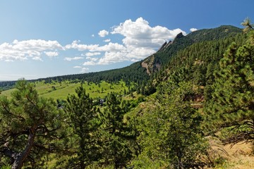 Fototapeta na wymiar view to the Flatirons from Flagstaff Mountain near Boulder in Colorado