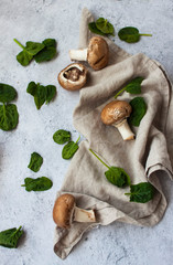 Baby spinach and brown mushrooms