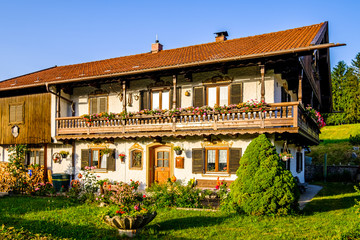 Fototapeta na wymiar old bavarian farmhouse