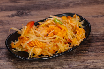 Thai salad with papaya and prawn