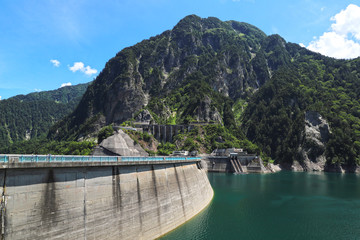 Fototapeta na wymiar 【富山県 日本の観光名所】日本最大級の黒部ダム