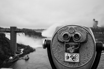 Binoculars pointing at Niagara falls